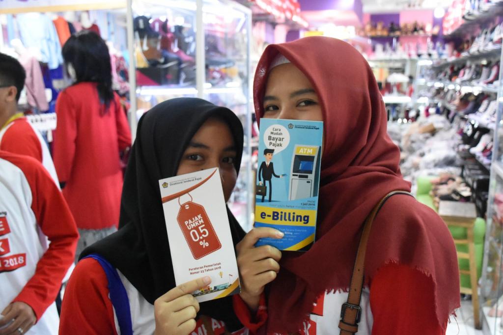 Senyum ramah Tim Kampanye Simpatik PP 23 KPP Tanjung Karang