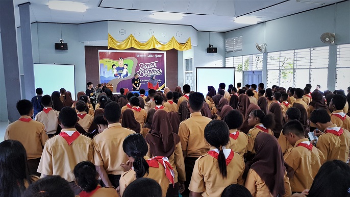 Semangat peserta mengikuti acara Pajak Bertutur di SMK Negeri 2 Jayapura sampai akhir