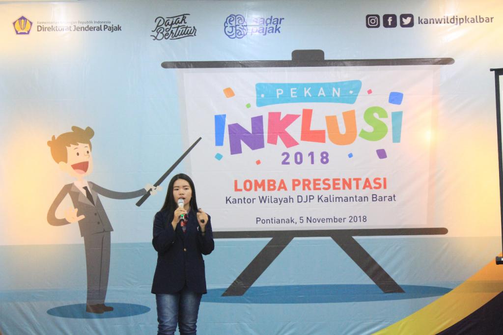 Salah satu peserta sedang presentasi.