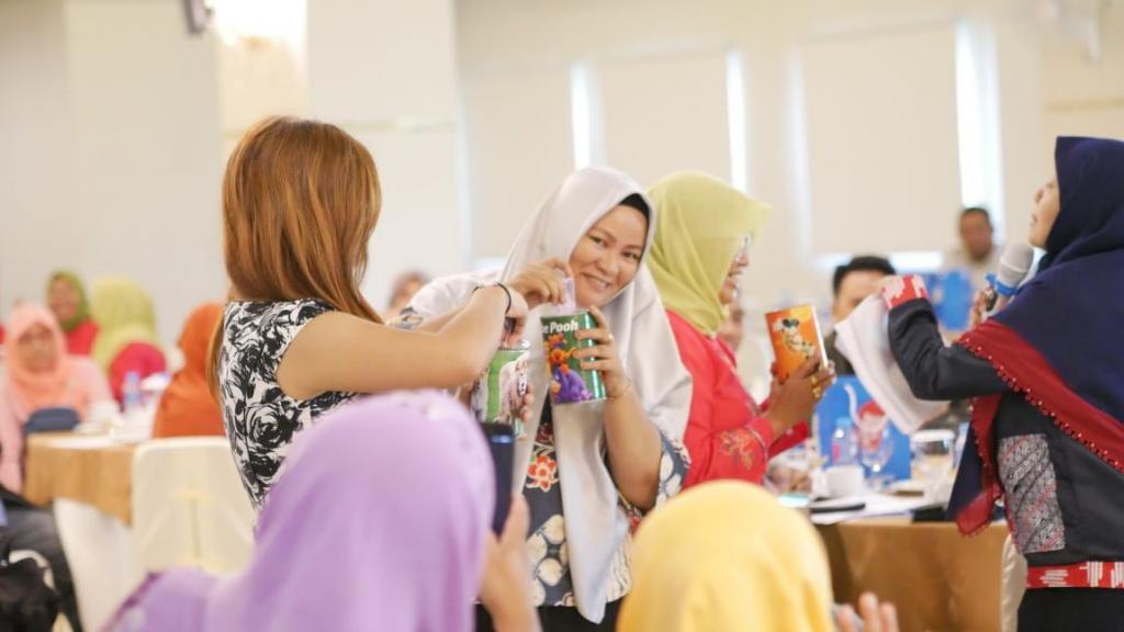 Games Uce Breaking yang melibatkan wajib pajak. Dalam acara tersebut banyak disediakan doorprize menarik. Mulai dari buku UKM hingga souvenir perpajakan lainnya.