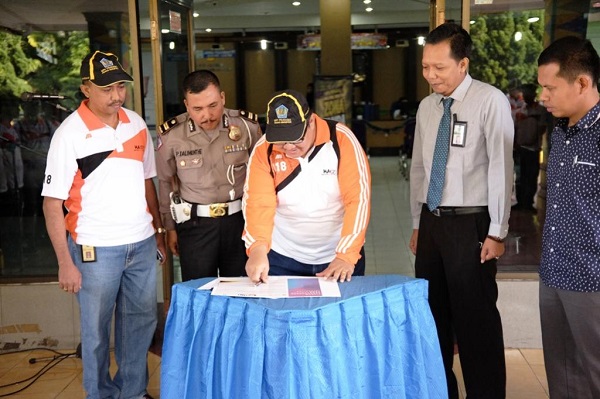 Penandatanganan Pakta Integritas dan Piagam Pencanangan Pembangunan Zona Integritas oleh Kepala KPP Pratama Padangsidempuan