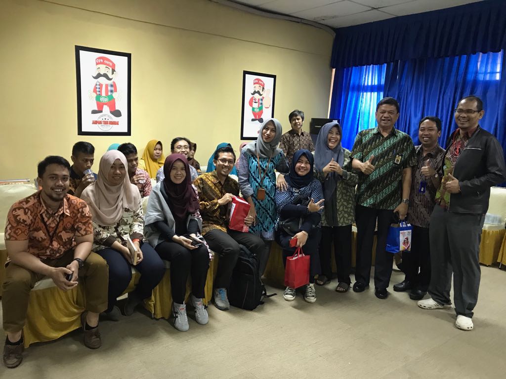 Foto bersama peserta donor darah