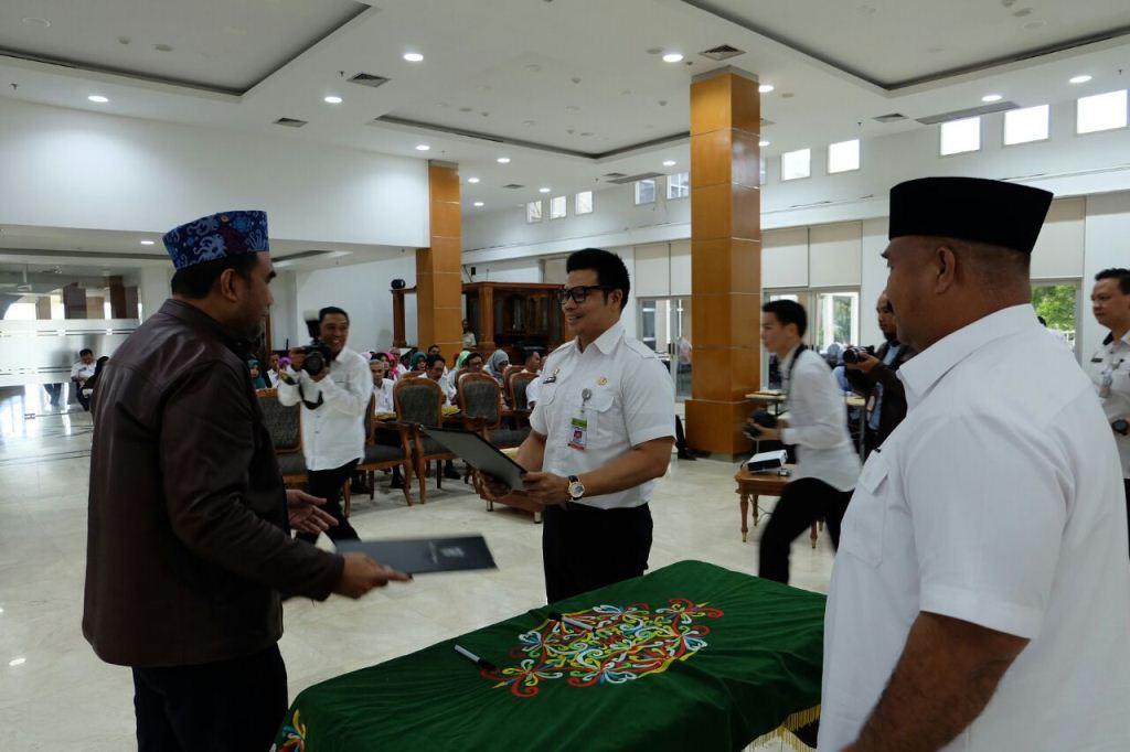 Penandatanganan MoU KSWP antara KPP Pratama Tenggarong dan Dinas Penanaman Modal dan Pelayanan Terpadu Satu Pintu.