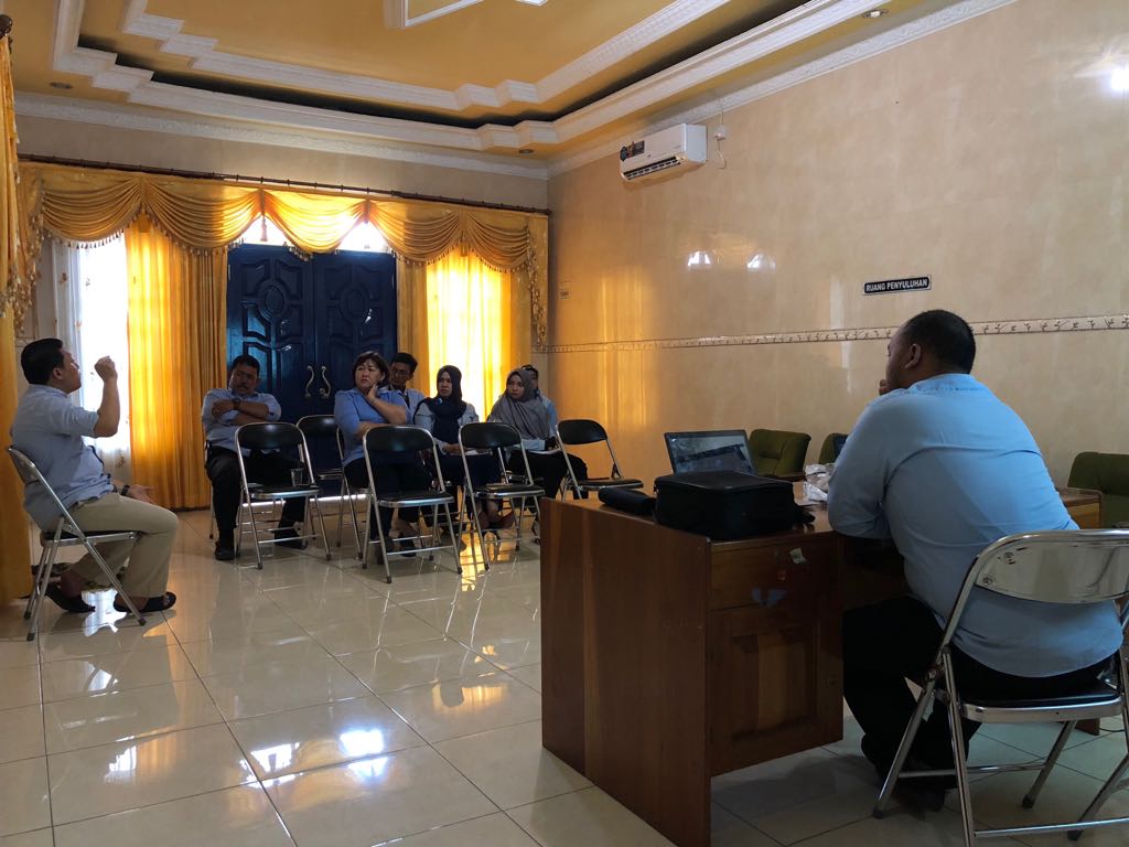 Suasana ketika menjelaskan poin penting dalam pelopran SPT masa pph 21