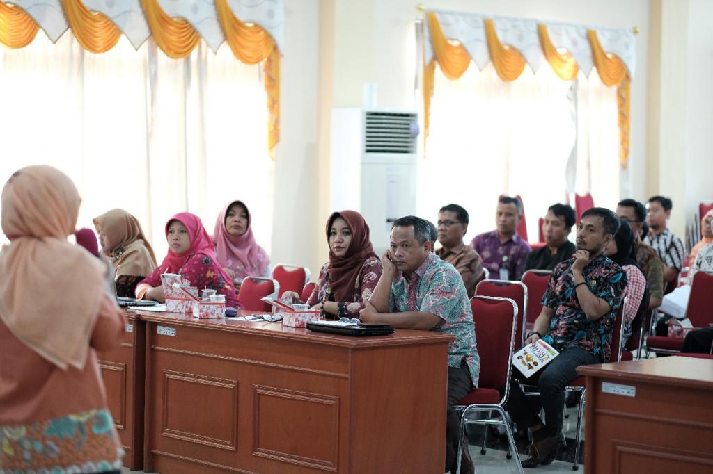 Pegawai Kanwil Kemenag Provinsi Kalbar mendengarkan materi pajak