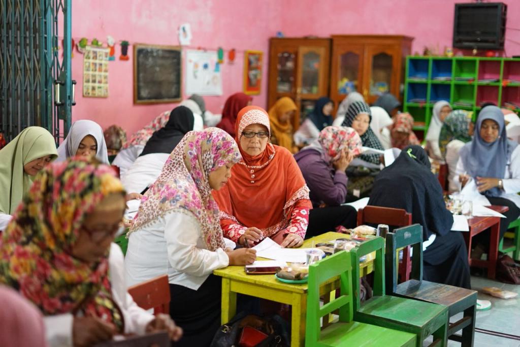 Sebanyak 35 pengajar TK dan PAUD wilayah Kemalang dan Karangnongko menyimak sosialisasi