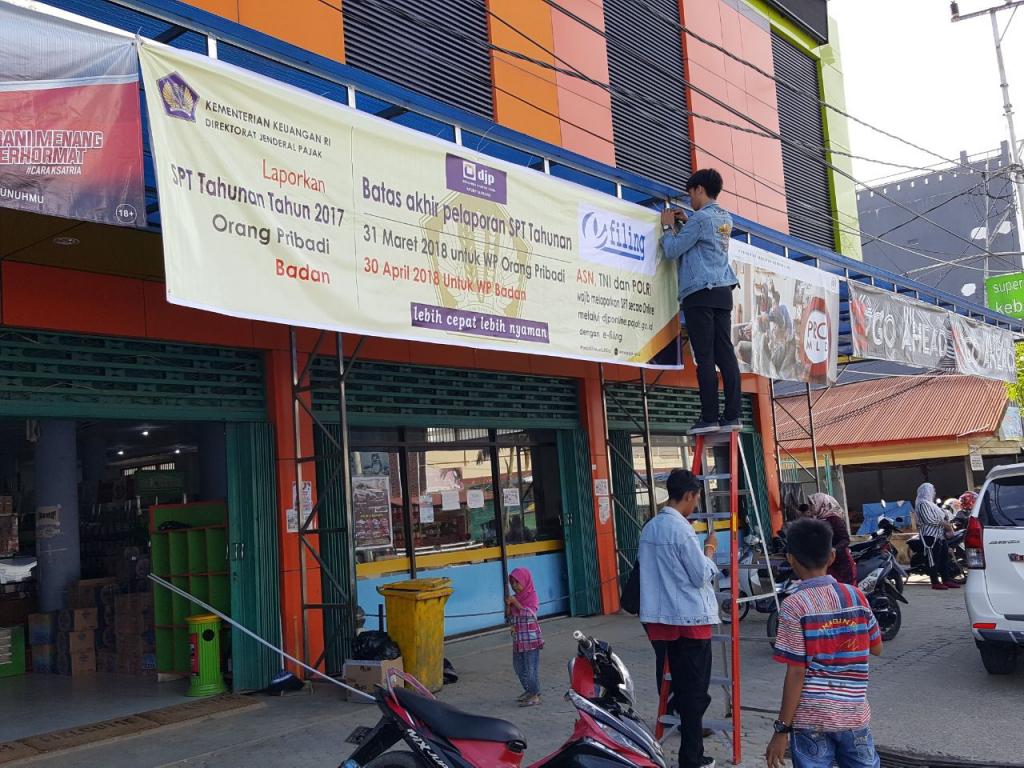 Spanduk yang telah Terpasang di Pusat Perdagangan Pulau Sebatik