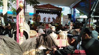 4. Pagelaran Wayang Kulit dengan dalang muda dari Paguyuban Seni Sobokarti