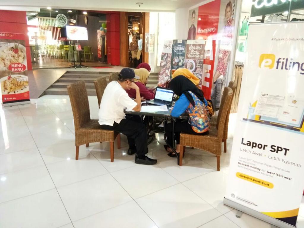 Suasana pojok pajak di Plaza Kalibata