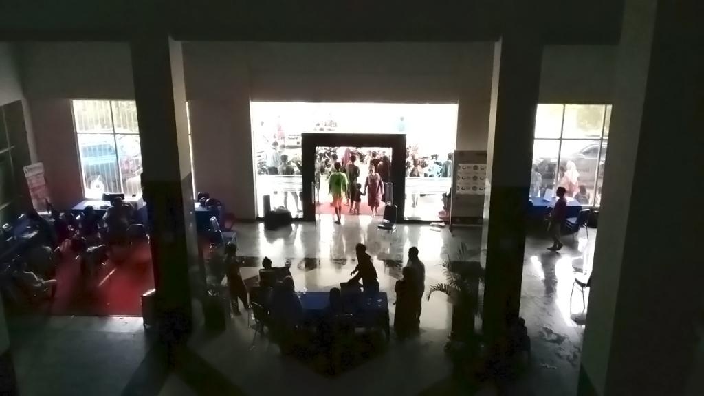 Lobi GKN yang juga dijadikan tempat pengungsian sementara bagi warga sekitar.