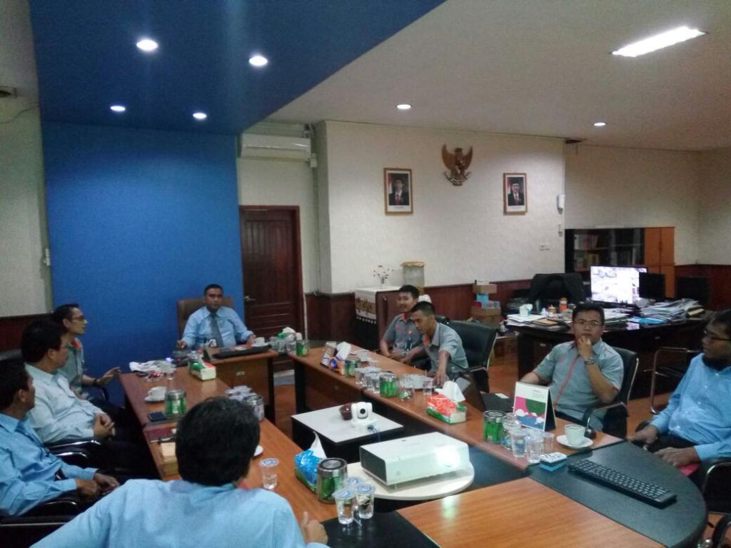 Suasana rapat dengan Kantor Pos Cabang Tenggarong.