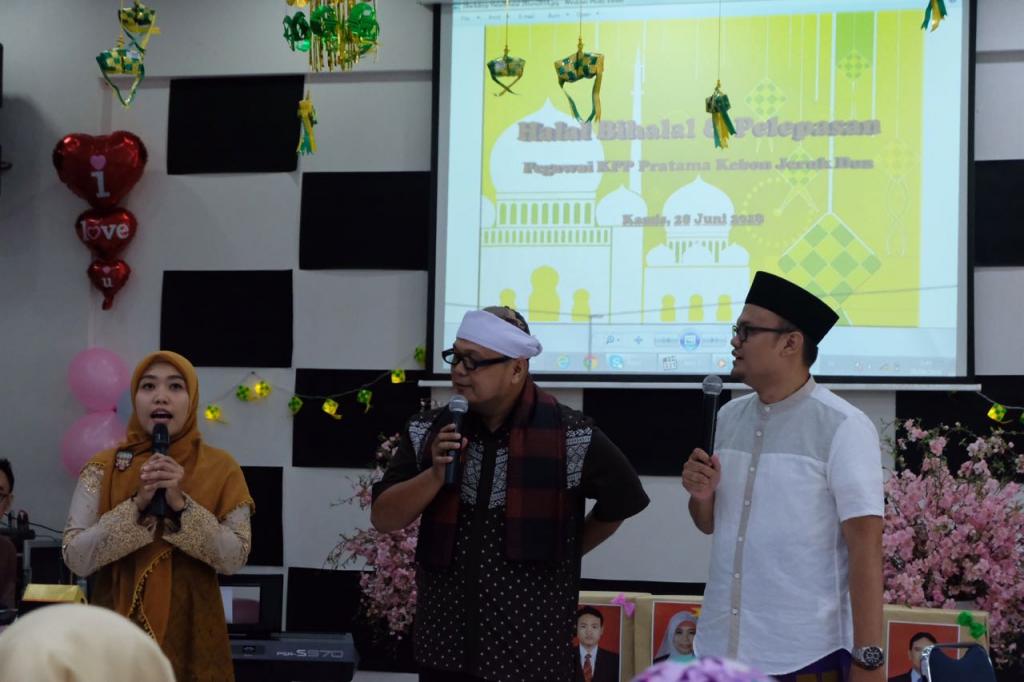 Rachmat Nuh Muntaha, Frisca Setyorini, dan M Taufik selaku pembawa acara.