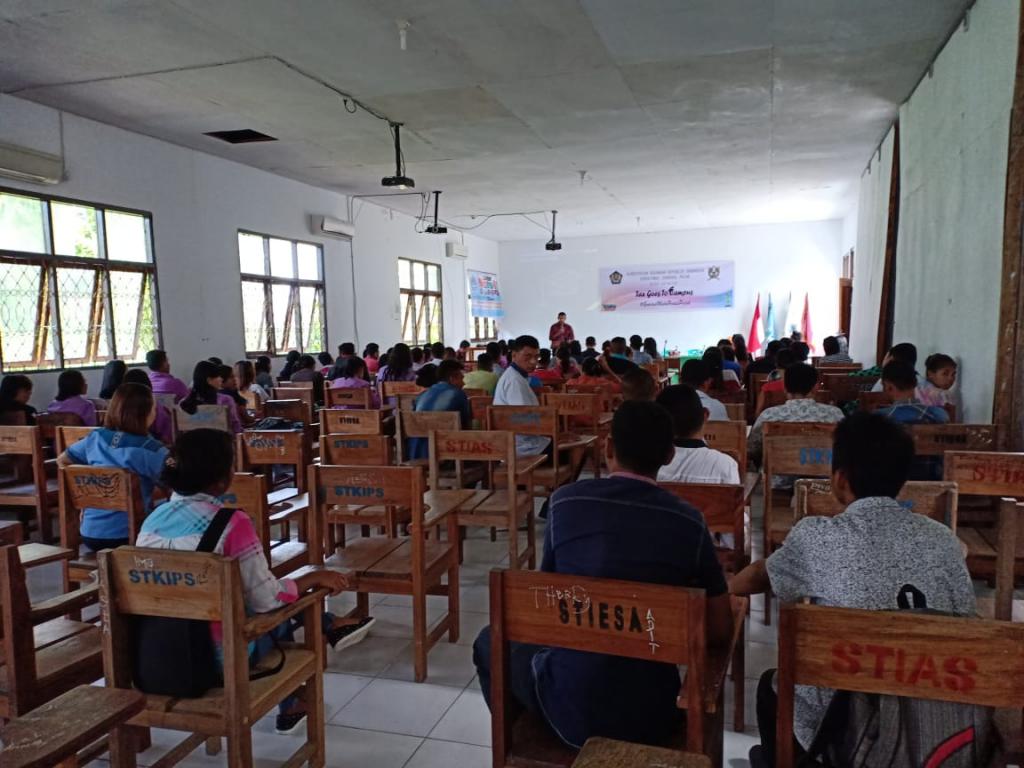 Mahasiswa tiga kampus menyimak materi “Peningkatan Kesadaran Pajak Dalam Pendidikan Tinggi”