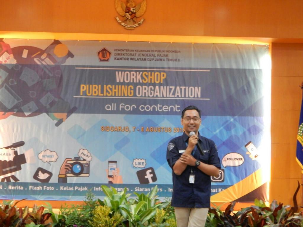 Pemberian materi videografi oleh Mahesa Nugraha (Reporter NET TV)