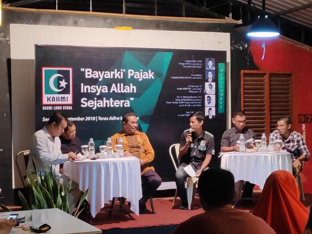 Moderator Memperkenalkan Para Narasumber