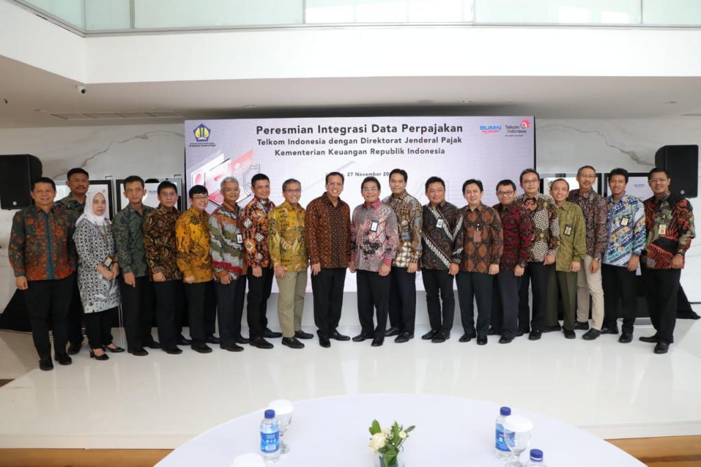 Foto Bersama Jajaran DJP dan PT Telkom