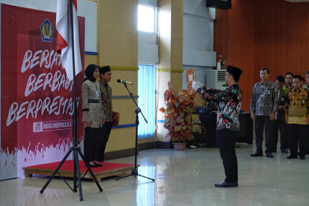 Pembacaan Teks Undang Undang Dasar