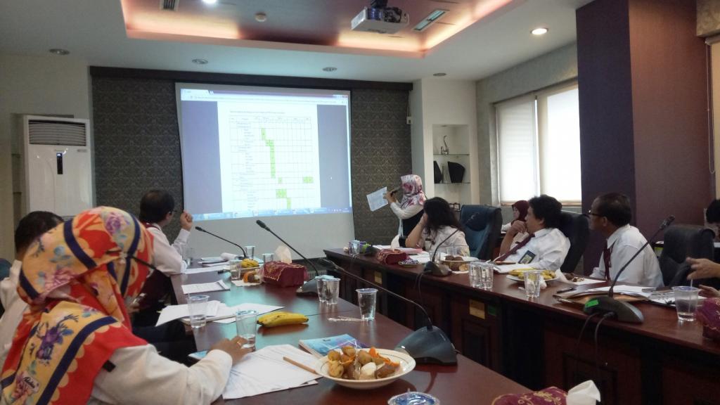 Paparan disampaikan oleh perwakilan Seksi Bantuan Hukum dan KI