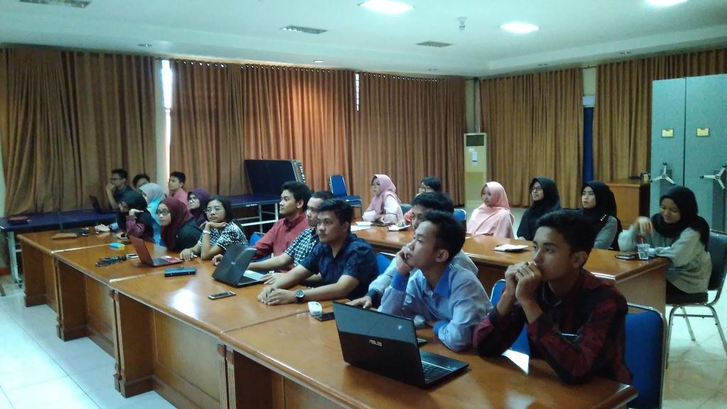 Seluruh pegawai OJT mengikuti kelas pajak.