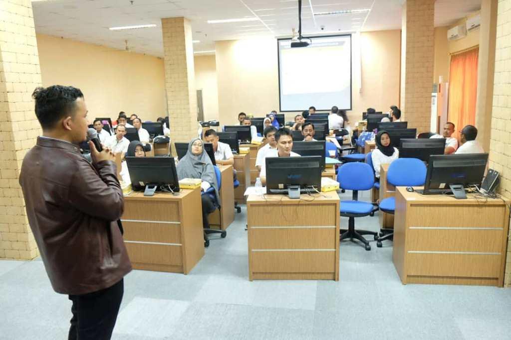 Suasana asistensi di ruang CAT.