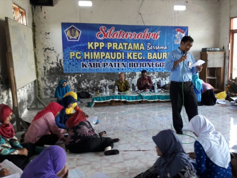 Suasana pengisian SPT Tahunan Bersama dibimbing oleh AR KPP Pratama Bojonegoro