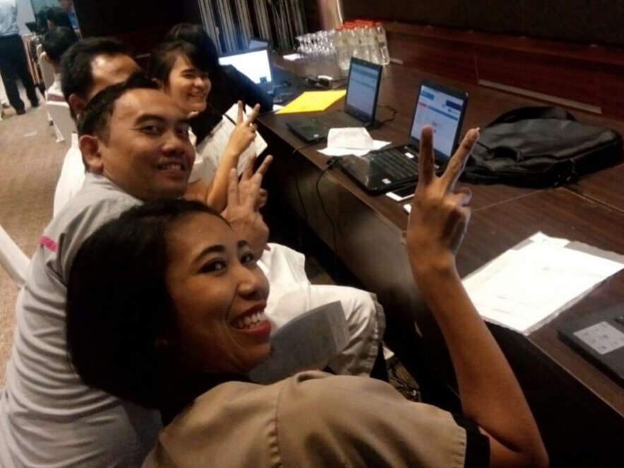 Pegawai Aston dan Fave Hotel Bojonegoro melakukan pengisian SPT Tahunan secara efiling