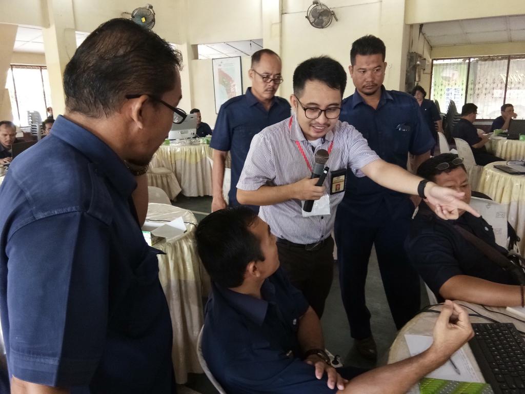 Karena antuasiasme yang tinggi, pelaporan via e-Filing langsung dicoba dipraktekkan oleh para peserta sosialisasi