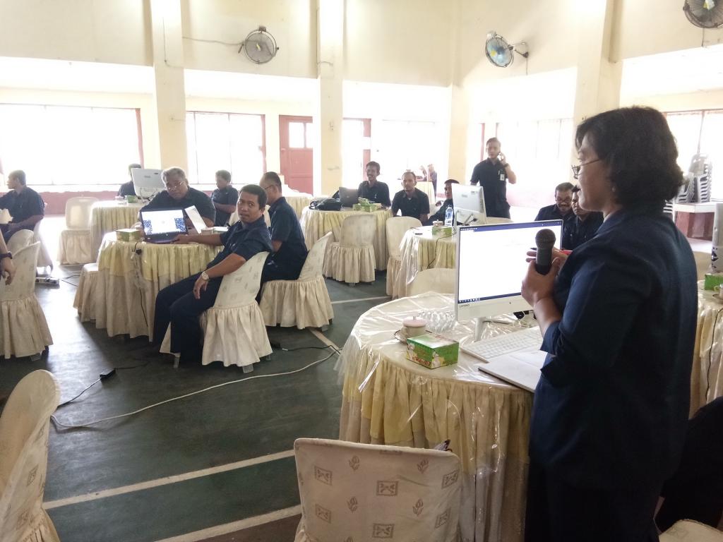 Banyak peserta sosialisasi yang aktif bertanya