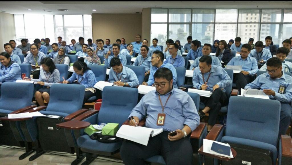 Para Peserta Memerhatikan Materi Pengendalian Intern Dengan Seksama