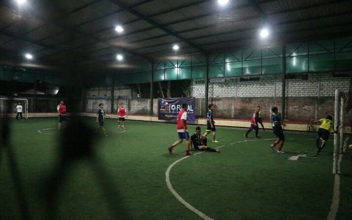 Bermain Sepak Bola dengan Penuh Sportivitas.