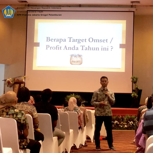 Pemaparan materi narasumber Chairul Saleh Account Representative dari KPP Palmerah