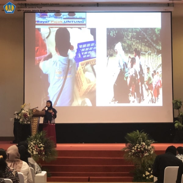 Pemaparan materi narasumber yaitu Iin Khusnaini dari widyaiswara PKN STAN