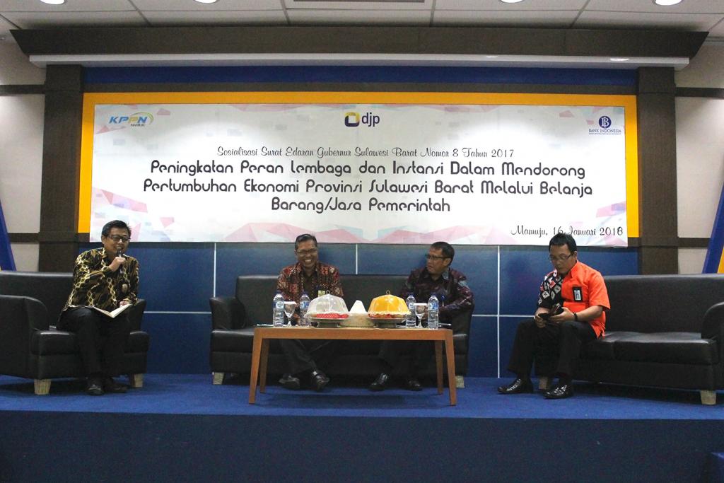 Sosialisasi dikemas dalam bentuk dialog dengan narasumber yang diundang.