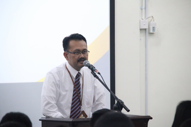 Kepala KPP Pratama Cimahi, Sugiri Tejanagara membuka Sosialisasi Program Inklusi Kesadaran Pajak dalam Pendidikan di Universitas Advent Indonesia