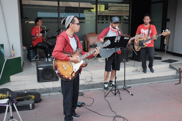 The Jum beraksi membakar semangat pegawai KPP Pratama Mojokerto