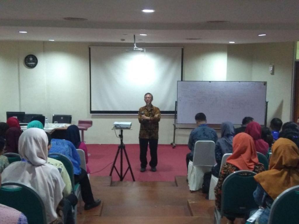 Kapusdiklat Pajak sedang memberikan ceramah kepada peserta DTSS AR angkatan III