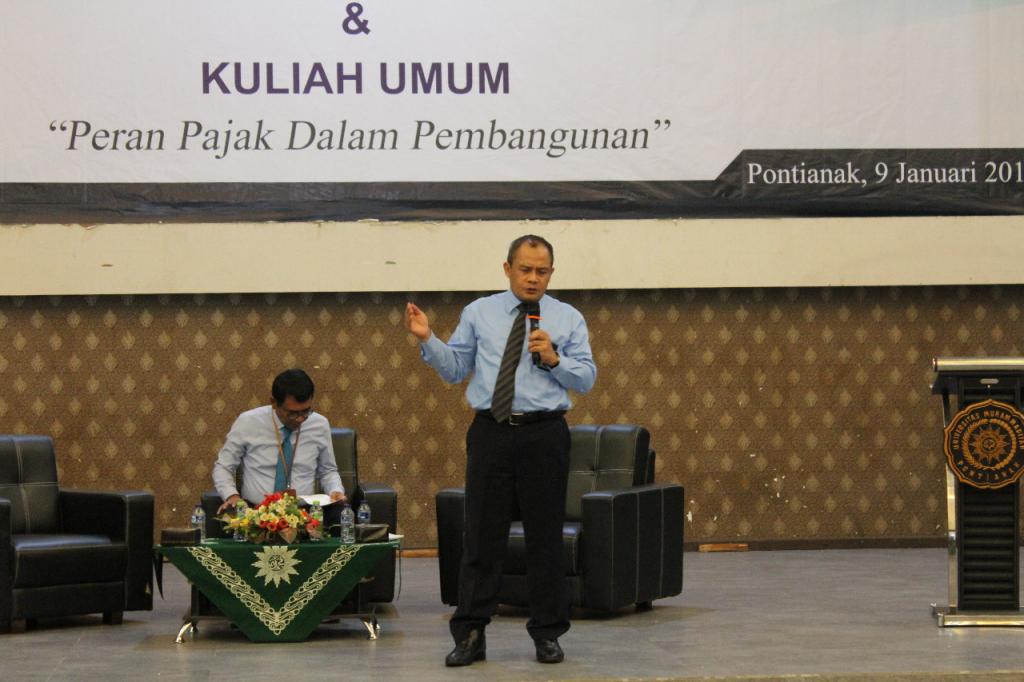 Kepala Kanwil DJP Kalimantan Barat memberikan Materi Kuliah Umum