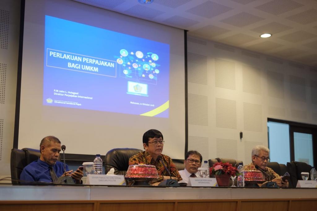 Direktur Direktorat Perpajakan Internasional Menyampaikan Materi