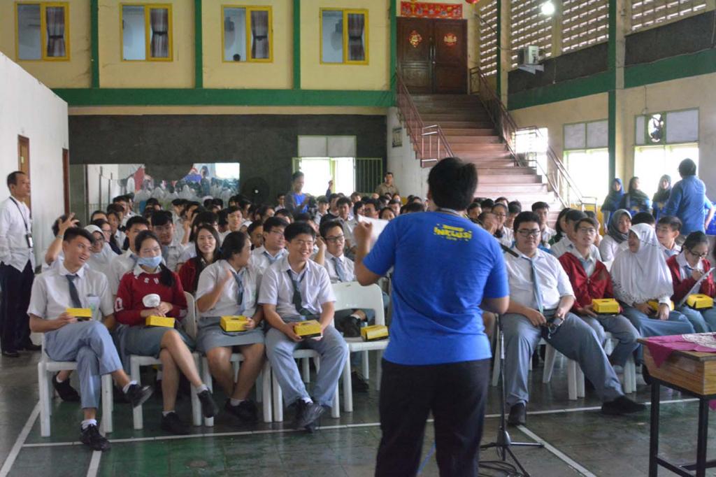 Antusias para siswa SMA Chandra Naya Jakarta Barat