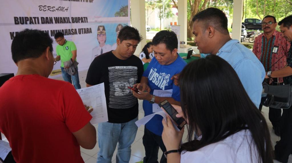 Wajib pajak dipandu menggunakan HP dalam pelaporan SPT