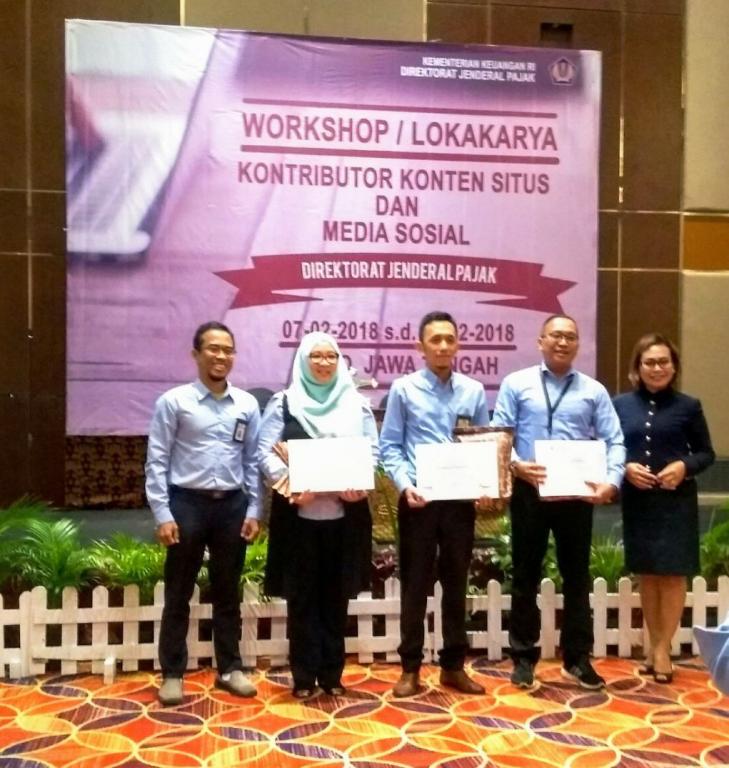 Pemberian Penghargaan kepada kontributor teraktif 2017