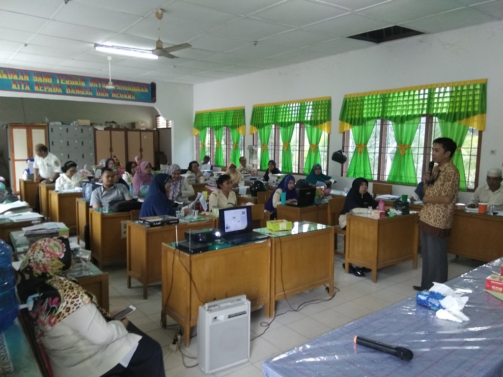 Pembukaan Acara oleh Kepala SMPN 2 Tanjung Balai Saedah Rangkuti
