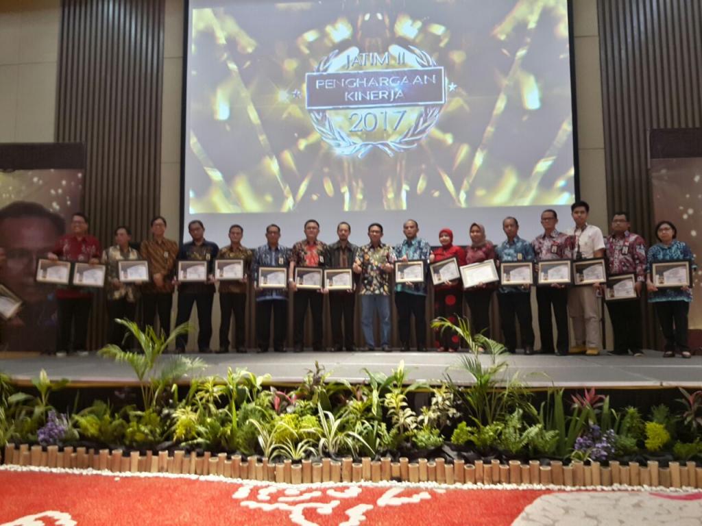 Penghargaan Kinerja di Tingkat Kanwil DJP Jawa Timur II Tahun 2017
