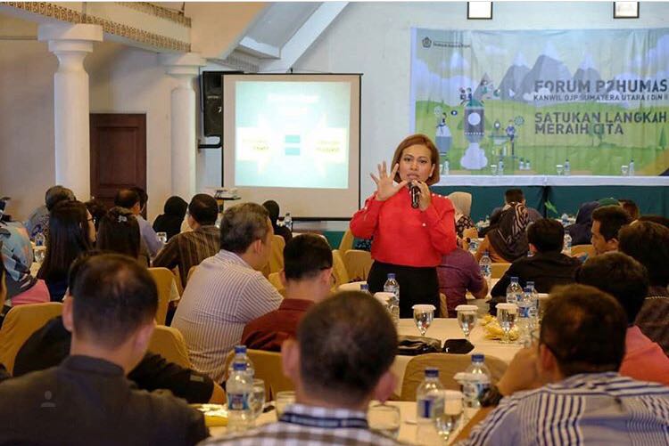 Materi Communication Skill dibawakan oleh Ani Natalia