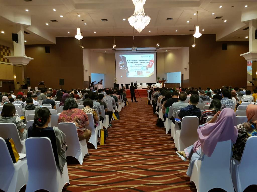 Peserta BDS UMKM memenuhi Kemala Ballroom Universitas Esa Unggul.
