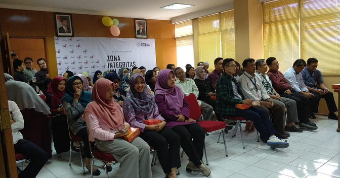 Peserta menyimak sosialisasi
