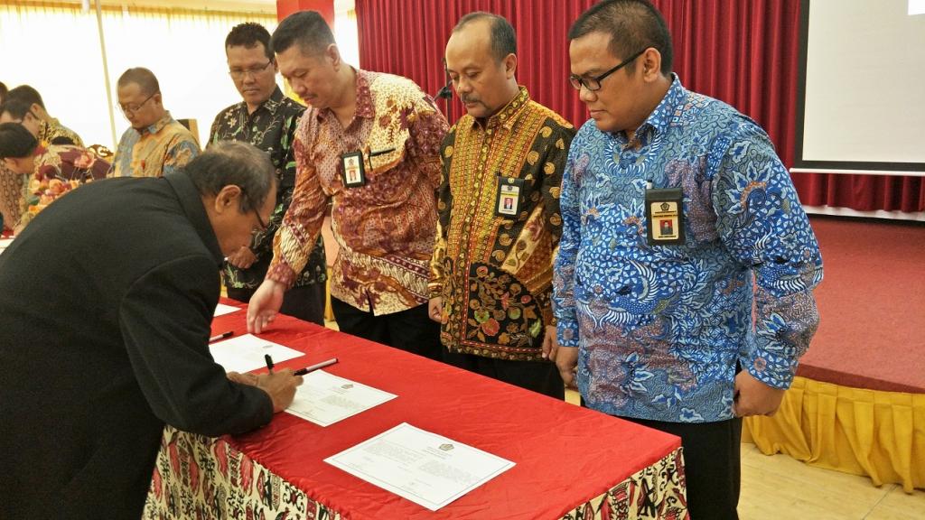 Plt. Kepala Kantor Sebagai Saksi Penandatanganan Pakta Integritas