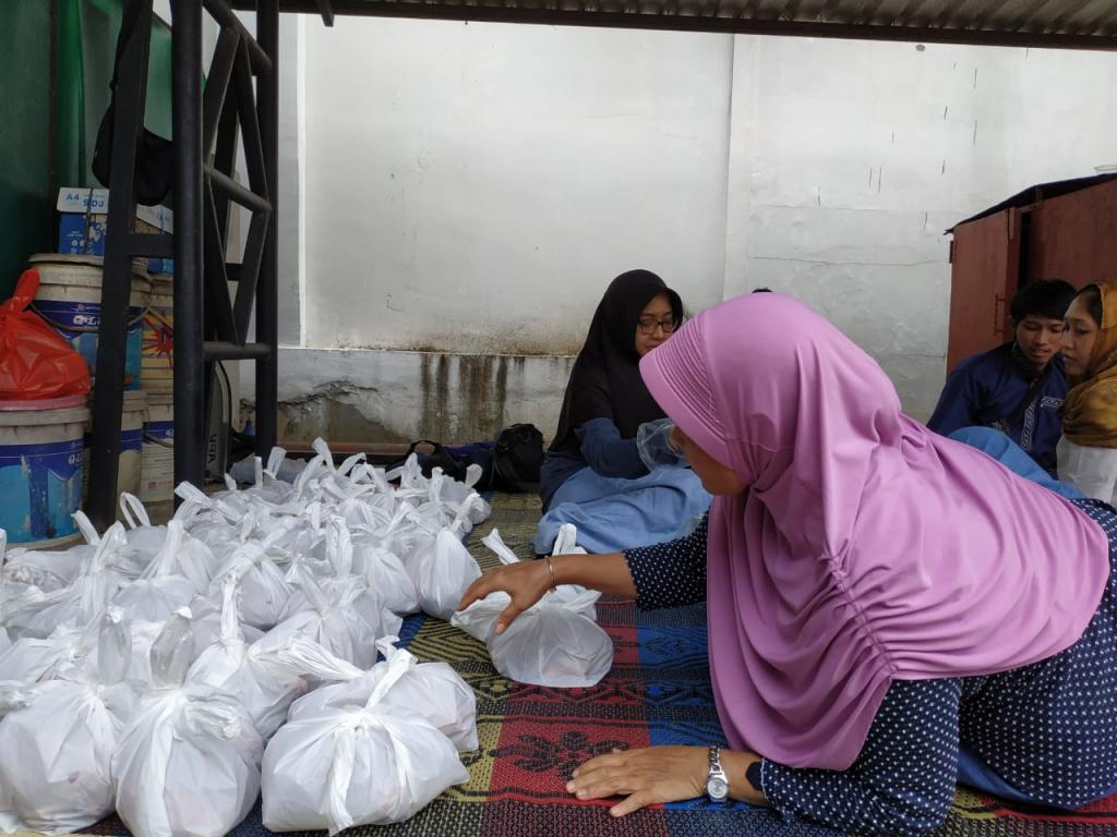 Daging kurban yang selesai dikemas dan siap didistribusikan kepada masyarakat sekitar.