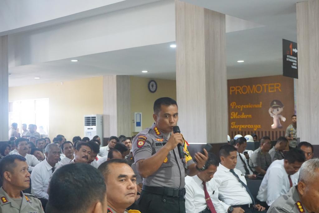 Salah satu peserta penyuluhan antusias bertanya tentang efiling