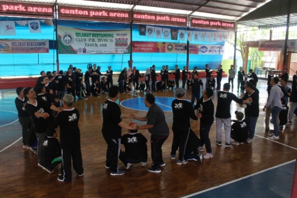 Keseruan dalam permainan Folding Carpet.